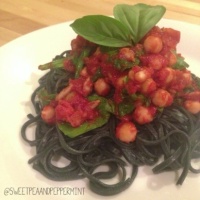 10 Minute Dinner: Chickpea & Spinach Pasta Sauce with Charcoal Noodles